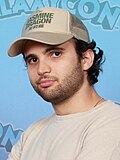 Profile Picture of Zach Tyler Eisenon Wikipedia