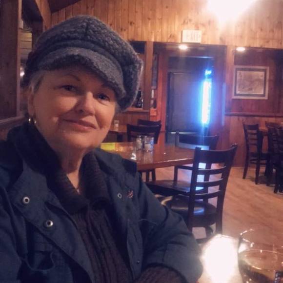 Profile Picture of Helen Cullins (@helculli) on Poshmark