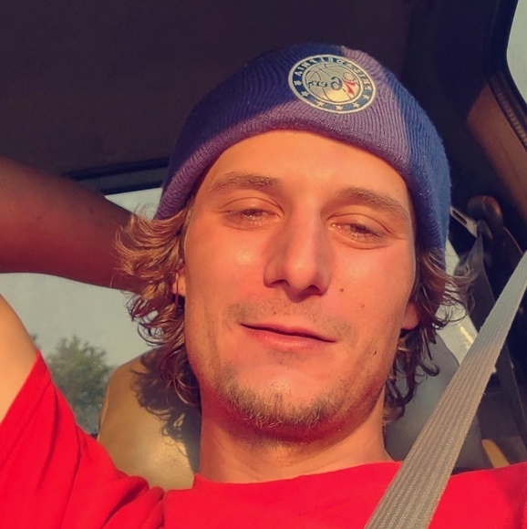 Profile Picture of Jesse Hartzell (@jhartzell200) on Poshmark