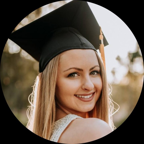 Profile Picture of Emily Staruch (@emstar3) on Poshmark