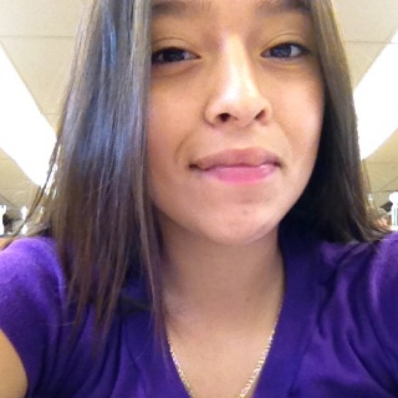 Profile Picture of Itza Martinez (@itza_21) on Poshmark