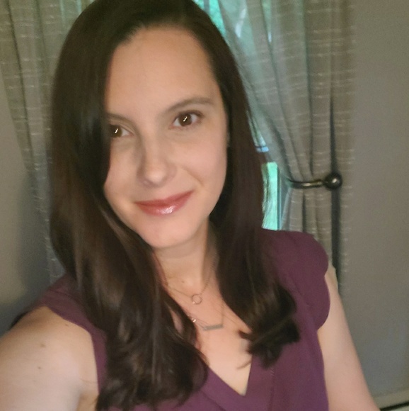 Profile Picture of Regina Maliff (@reginamaliff) on Poshmark