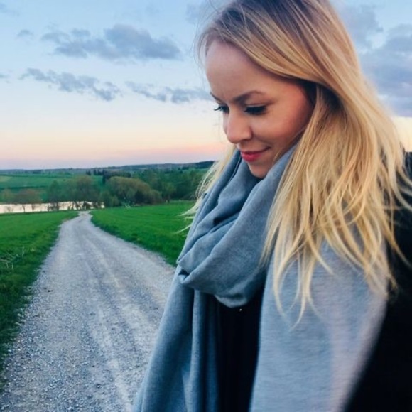 Profile Picture of Charly Marhold (@charly404) on Poshmark