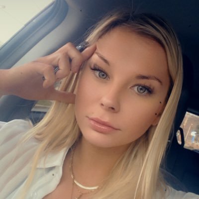 Profile Picture of Julianna Stuart (@juliannastuart) on Twitter