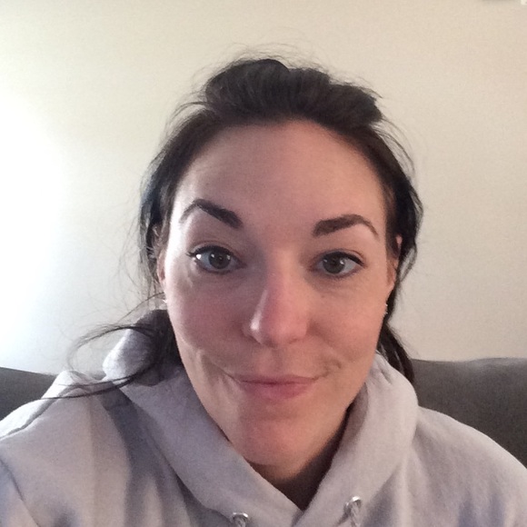 Profile Picture of Junean Engelsen (@junean_14) on Poshmark