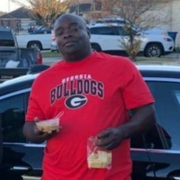Profile Picture of Byron Thomas (@t_byron1) on Poshmark