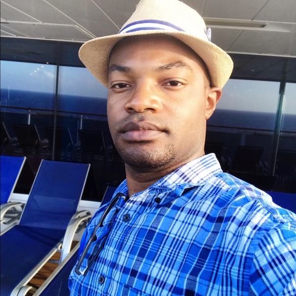 Profile Picture of George Reid (@hangerslife) on Poshmark