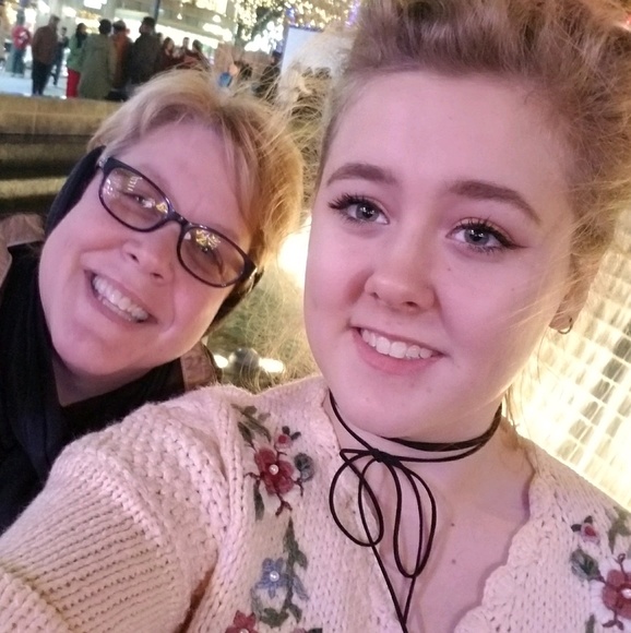 Profile Picture of Cindy Adkins (@cindyadkins913) on Poshmark