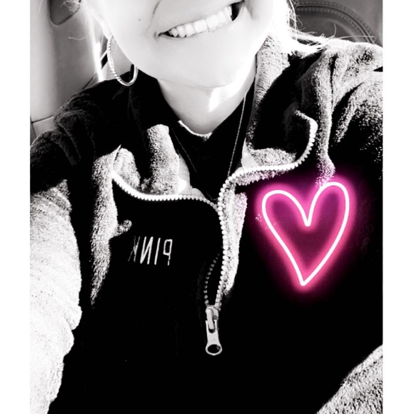 Profile Picture of Alyssa Dilemme (@alliejon2020) on Poshmark