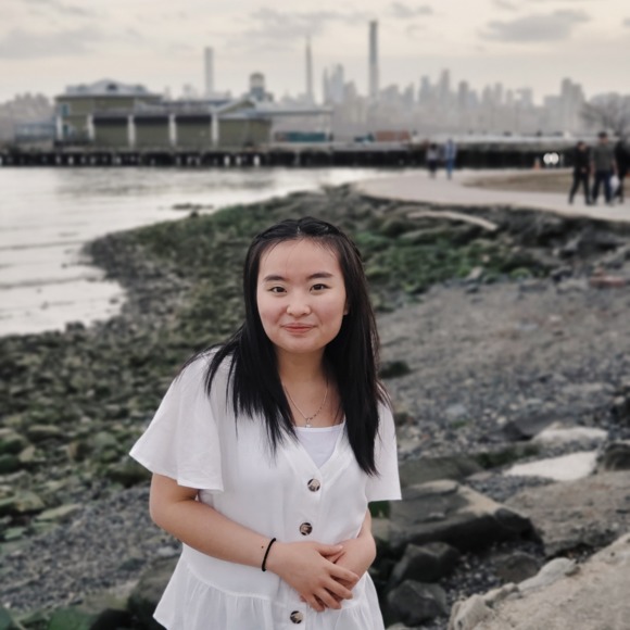 Profile Picture of Cinthya Hioe (@cinthyahioe) on Poshmark