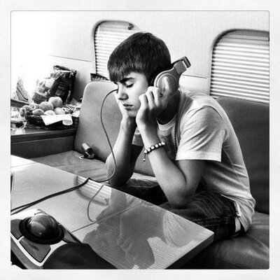 Profile Picture of JustinGay Bieber (@JustinGayBieb) on Twitter