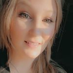 Profile Picture of Taryn Sharpe (@februarybrowneyes) on Instagram