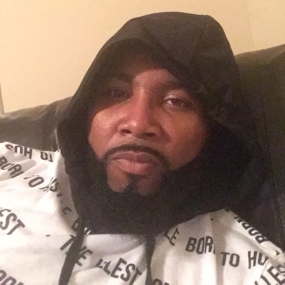 Profile Picture of Edward Gorman (@edwardboss69) on Poshmark