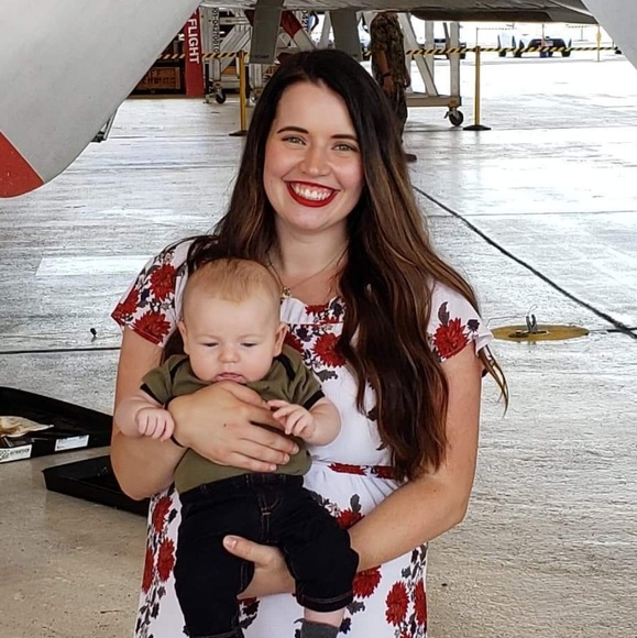 Profile Picture of Lindsay Case (@lindsay_case) on Poshmark