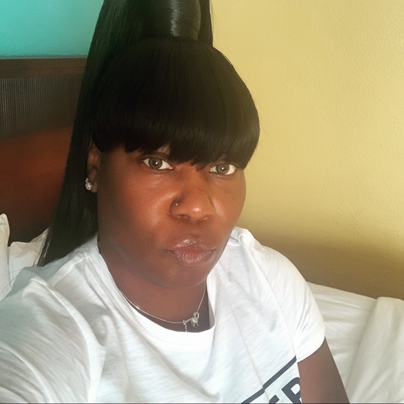 Profile Picture of Sakanya Grissom (@sakanyag) on Poshmark