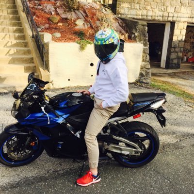 Profile Picture of Andrew  Zambrano (@_superman_321) on Twitter