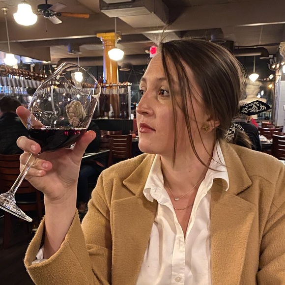 Profile Picture of Madeline Wrubel (@madelinegwrubel) on Poshmark