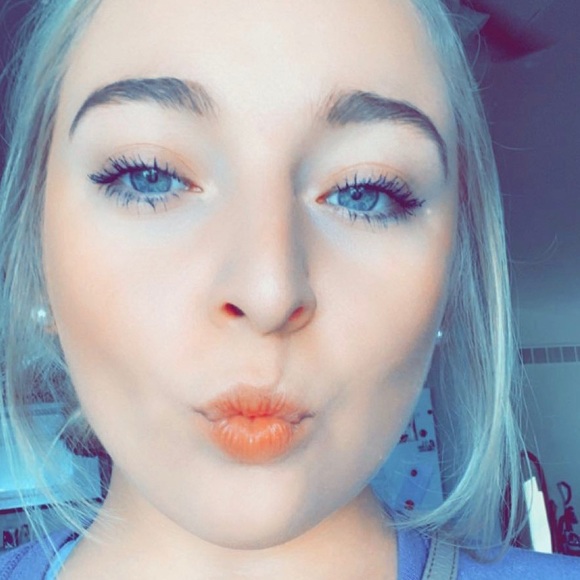 Profile Picture of Miranda paige Chazelle (@miranda015) on Poshmark
