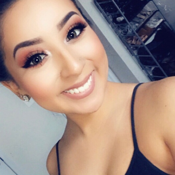 Profile Picture of Ashley Montano (@amontanoo) on Poshmark