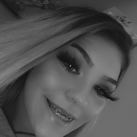 Profile Picture of Jazzy Sturgill (@jazzy304304) on Poshmark