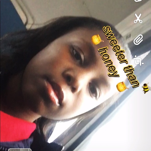 Profile Picture of Tamia Claitt (@miac0123) on Poshmark