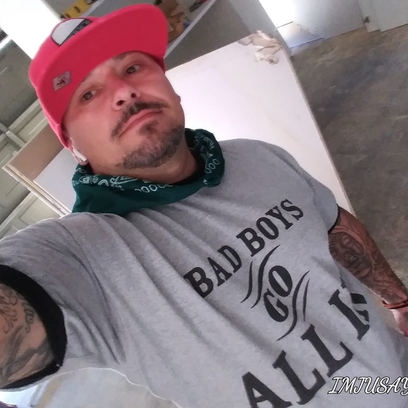 Profile Picture of Paulie Corsbie (@umjusayntho) on Poshmark