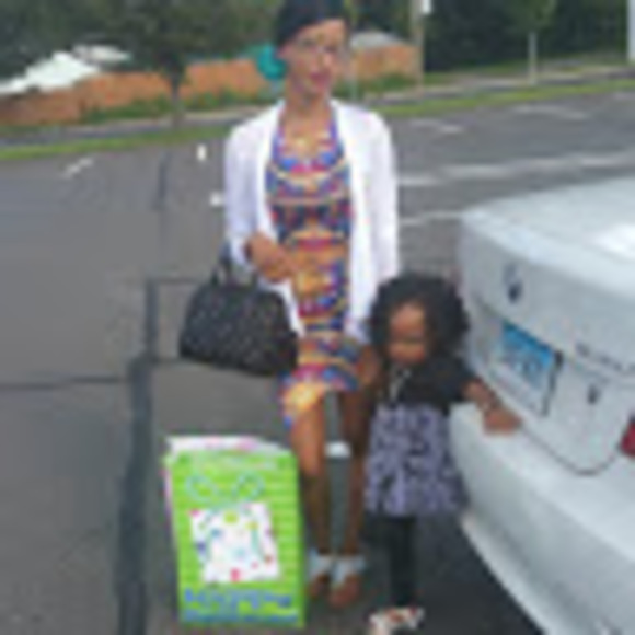 Profile Picture of Mumy Edison (@momieedison31) on Poshmark