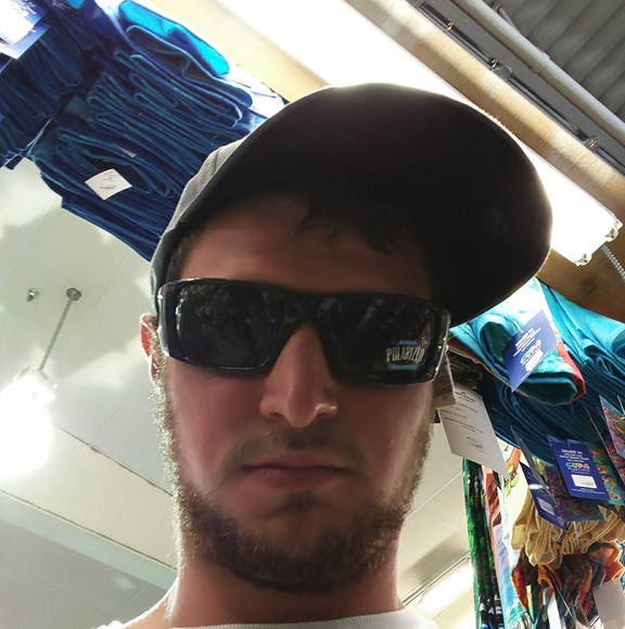 Profile Picture of Wayne Bennett (@bigd25055) on Poshmark