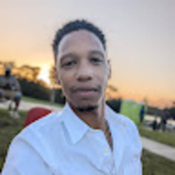 Profile Picture of David Ponton (@tasteslikecandi) on Poshmark