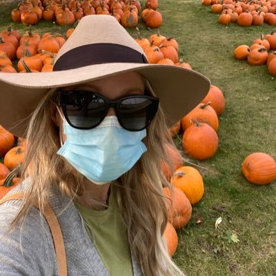 Profile Picture of Julie Howlett (@JulieLHowlett) on Twitter