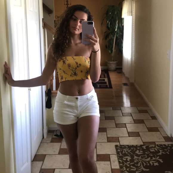 Profile Picture of Katie Battistone (@katiebattistone) on Poshmark