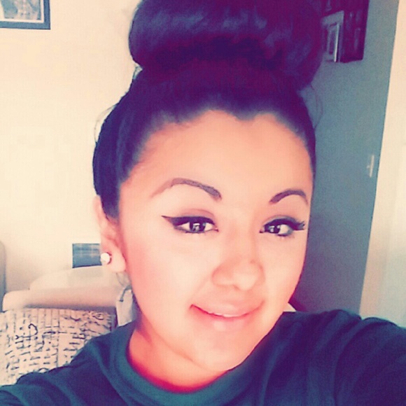 Profile Picture of Alexis Romero (@bomb4201) on Poshmark