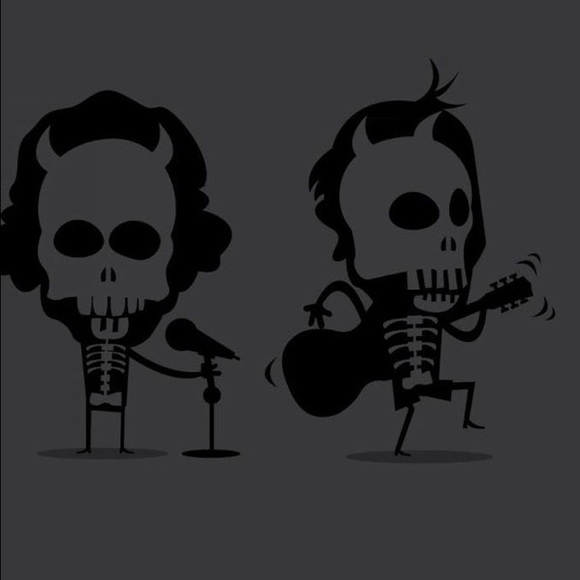 Profile Picture of Iris Valencia (@irisv25) on Poshmark