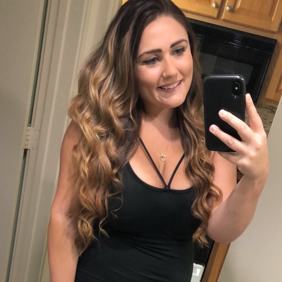 Profile Picture of Jessica Farland (@jfarland94) on Poshmark