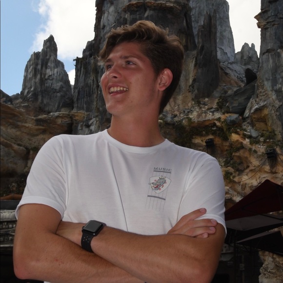 Profile Picture of Joshua Dull (@joshdull77) on Poshmark