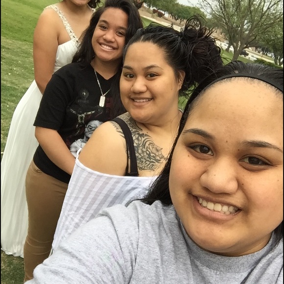 Profile Picture of Valerie Kaaihue (@vkaaihue) on Poshmark