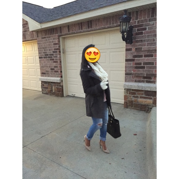 Profile Picture of Khloe Chanza (@kchanza) on Poshmark