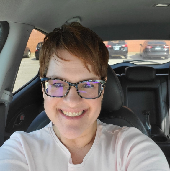 Profile Picture of Andrea Longmire (@andream1066) on Poshmark