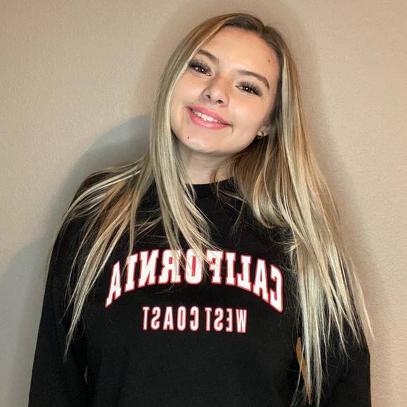 Profile Picture of Ashley Catherall (@acatherall) on Poshmark