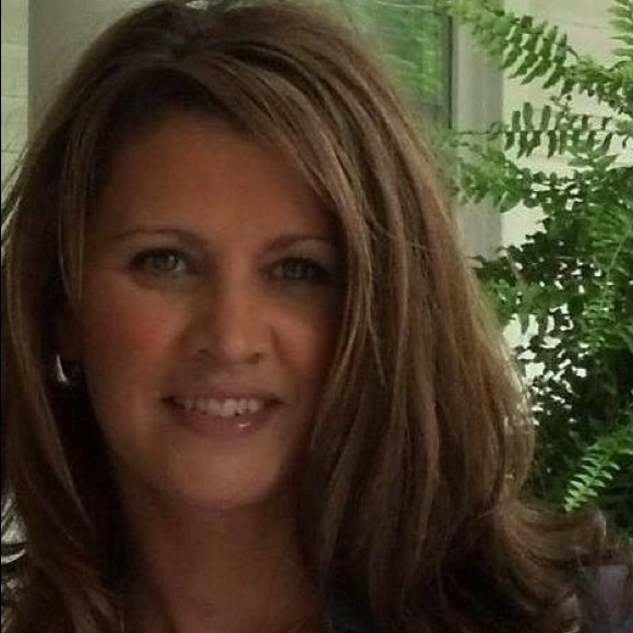 Profile Picture of Dawne Baril (@dbaril) on Poshmark