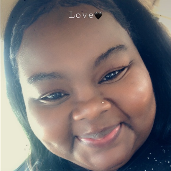 Profile Picture of Joy Jefferson (@joyjefferson421) on Poshmark