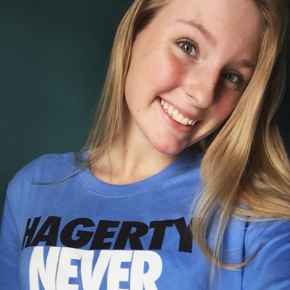 Profile Picture of Ashlyn Mecabe (@ashlynmecabe16) on Poshmark