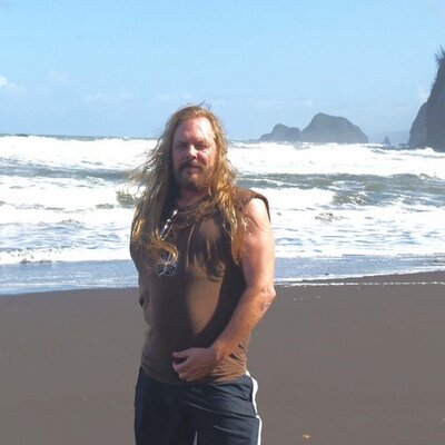 Profile Picture of Dave Devine (@@AlicesGarden) on Twitter