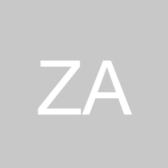 Profile Picture of Zainab Ansari (@zainab_ansari) on Poshmark