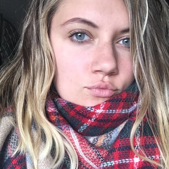 Profile Picture of Abby Authier (@abbykatie) on Poshmark