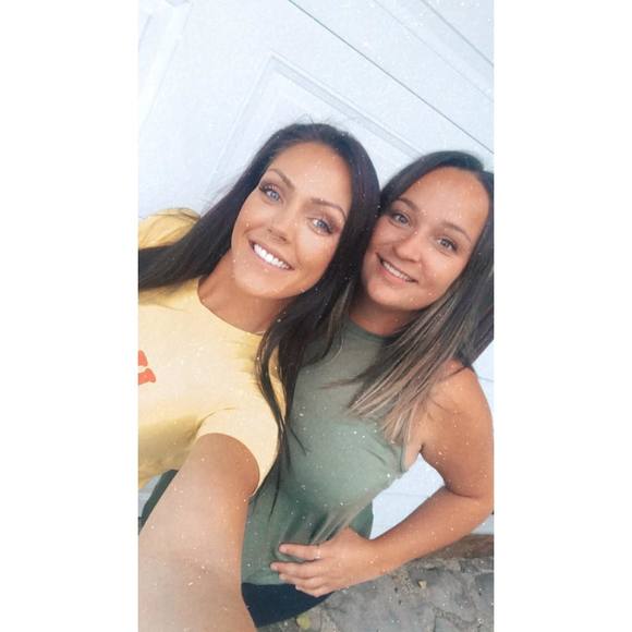 Profile Picture of Nicole Kamplin (@nicole_kamplin) on Poshmark