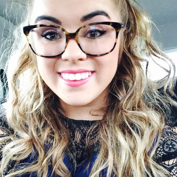 Profile Picture of Abby Tash (@tashal1) on Poshmark