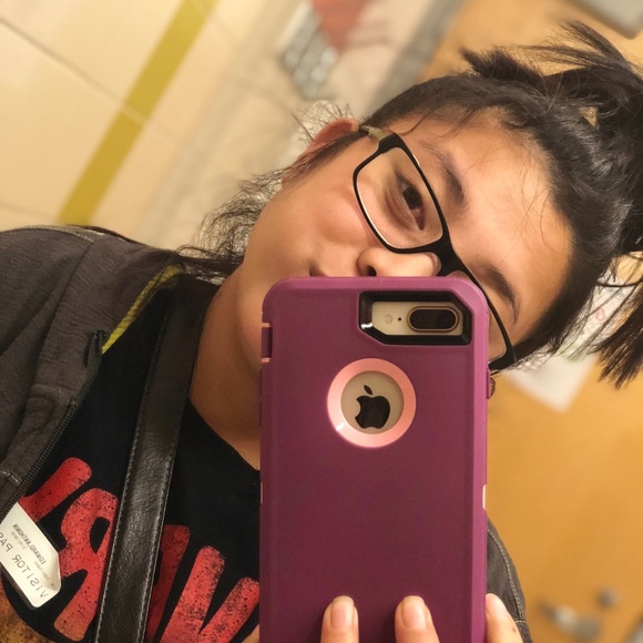 Profile Picture of Liv Ayuyu (@livayuyu) on Poshmark