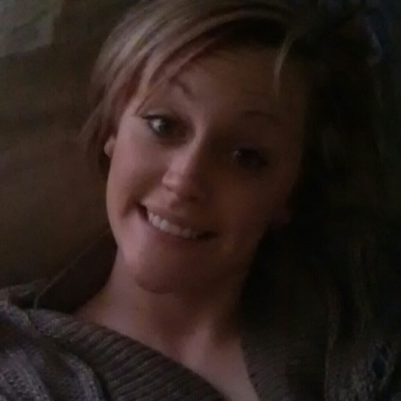 Profile Picture of Jordin Wiewel (@cjwiewel) on Poshmark