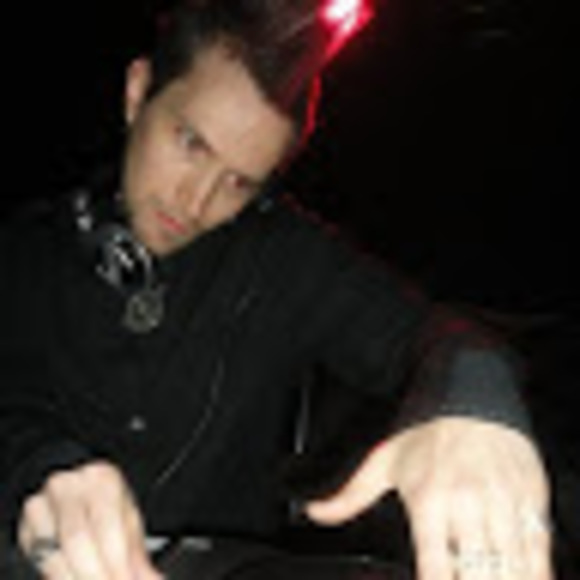 Profile Picture of Tony Casteel (@tonycasteel) on Poshmark